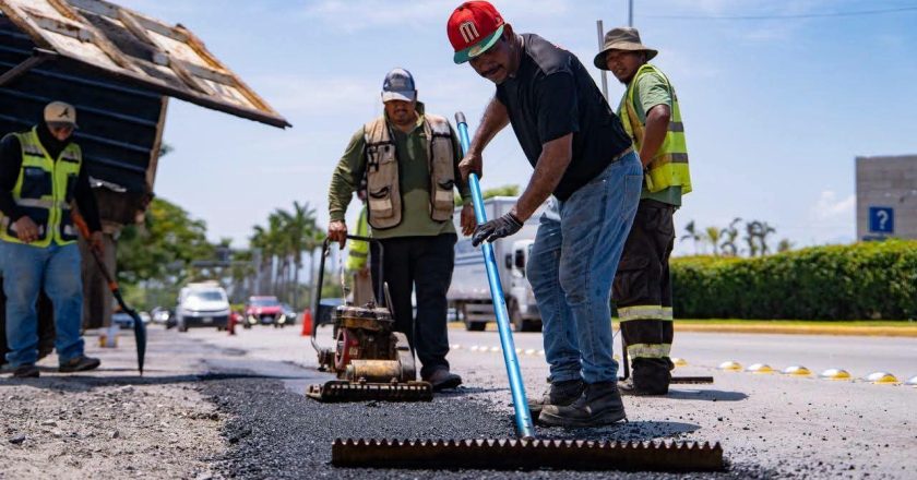 Gobierno de Bahía de Banderas mantiene trabajos de bacheo y reencarpetamiento