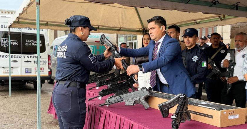 Gobierno de Tepic fortalece a la Policía Municipal con la entrega de armamento