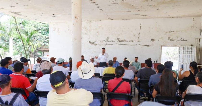 Israel Santillán fortalece el diálogo con ganaderos del municipio