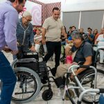 Con la entrega de aparatos de movilidad, Beatriz Estrada brinda esperanza a las personas más vulnerables