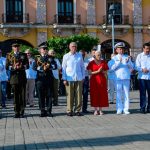 Gobernador del estado participo en izamiento de bandea y ofreció ofrenda floral a Hidalgo