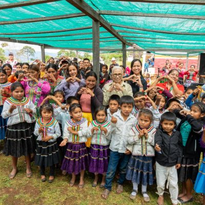 Beatriz Estrada acerca bienestar a las familias de La Cumbre de Duraznito