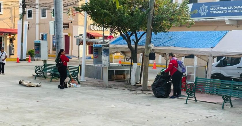 Tras los festejos patrios Gobierno de Bahía de Banderas mantiene limpios los espacios públicos