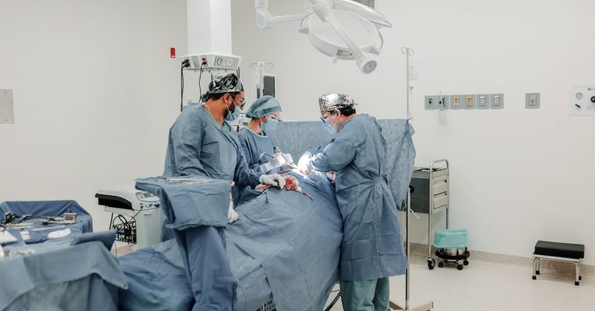 Médicos del HGRE No. 13 del IMSS en Chiapas realizan cirugía cardiotorácica de alta especialidad a mujer accidentada