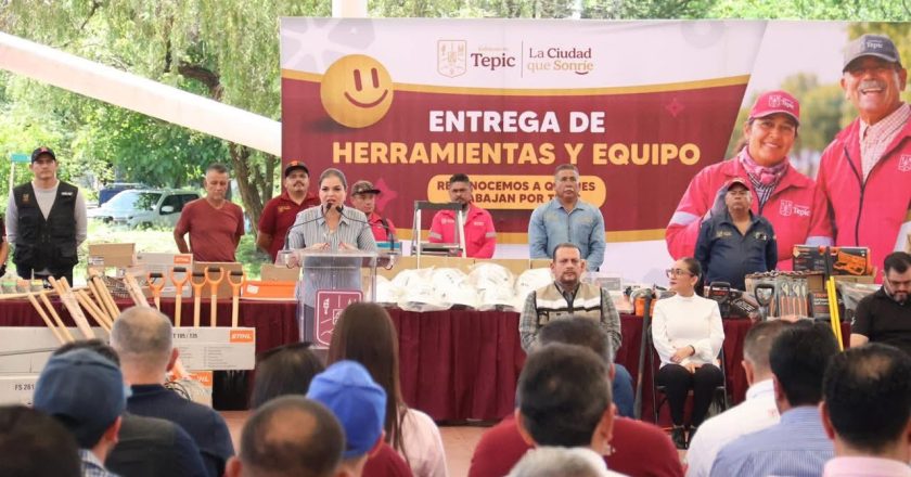 Gobierno de Tepic entrega nuevas herramientas y equipo a sus trabajadores