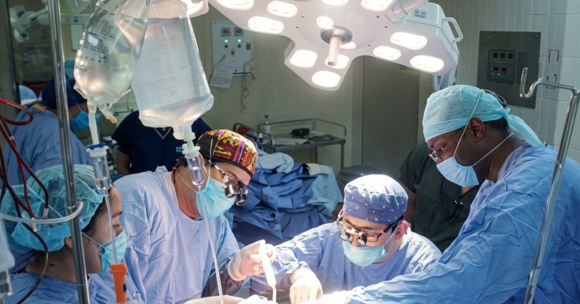 IMSS fortalece seguridad del trasplante renal con pruebas de compatibilidad entre donador y receptor