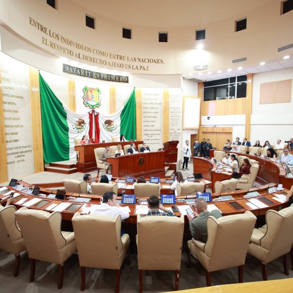 Rinden cuentas funcionarios ante el Congreso del Estado