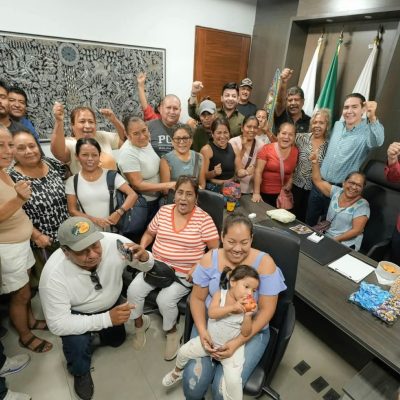 Héctor Santana respalda a vendedores de playa de Bahía de Banderas afectados por las lluvias