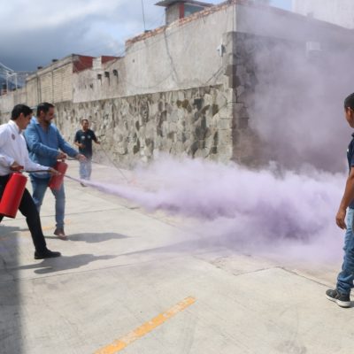 Capacita IMSS Nayarit a su personal en el uso de extintores