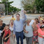 Inaugura Héctor Santana la calle de ingreso al Fraccionamiento Las Conchas
