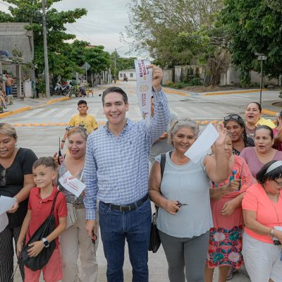 Inaugura Héctor Santana la calle de ingreso al Fraccionamiento Las Conchas