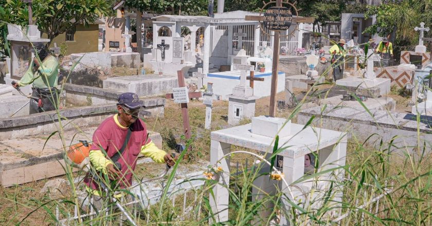 Refuerza Gobierno de Bahía de Banderas limpieza y mantenimiento de Panteones