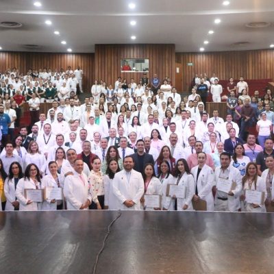 Reconoce IMSS Nayarit la trayectoria y compromiso de médicas y médicos