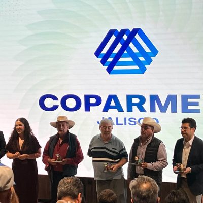 Ing José Luis Zaragoza Robles recibe reconocimiento por sus aportaciones al agave